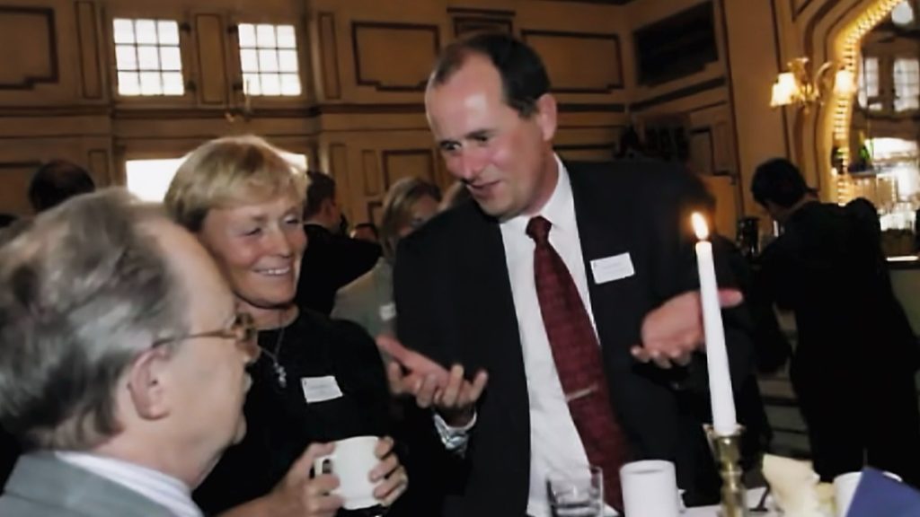 Två män och en kvinna firar att Premiepensionens är 5 år