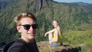 bilden visar Karin och Johan Löf som kallar sig sparmakarna på instagram och ger tips om privatekonomi