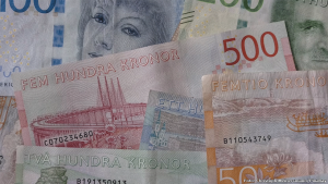 Svenska sedlar i olika valörer.
